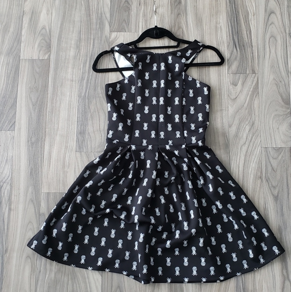 B&W pineapple print Hollister cut out dress